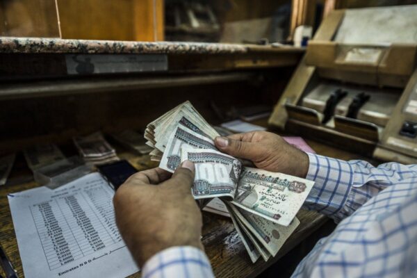 حصة الحكومة من الائتمان المصرفي ترتفع إلى 56.4% بنهاية يونيو 2025.. “ستاندرد تشارترد” يتوقع نمو الاقتصاد المصري 4.5% في 2025 – 2026