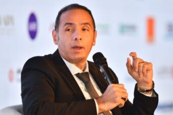 من هو إسلام عزام رئيس البورصة المصرية الجديد؟