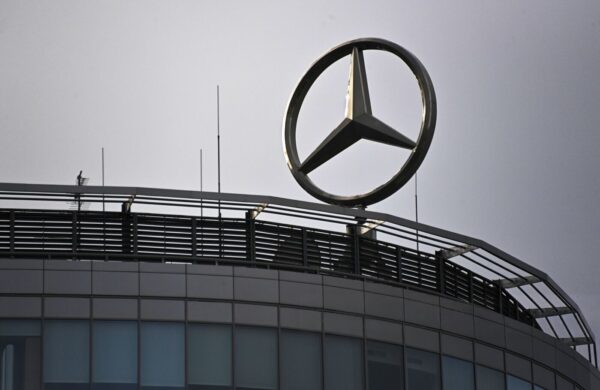 ‎مرسيدس-بنز تبحث توسيع أعمالها في  السوق المصري