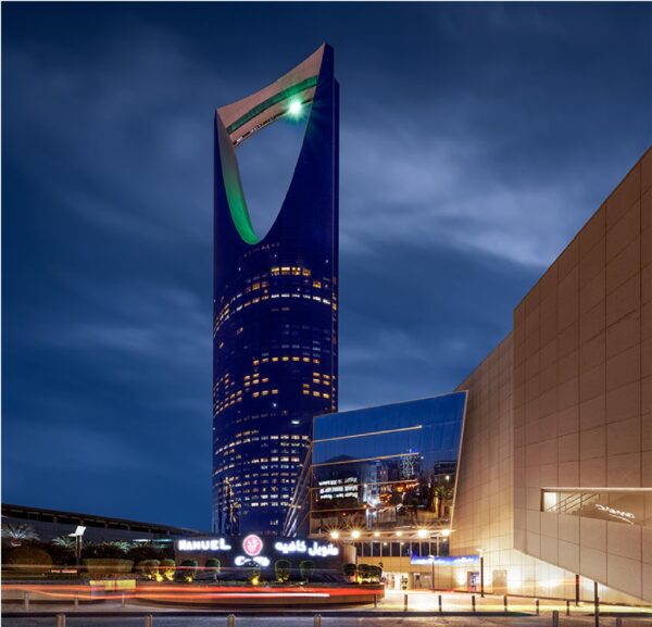 مصر تستعد لطرح صكوك وسندات دولية بقيمة 3 إلى 4 مليارات دولار خلال العام الجاري.. تحالفات مصرفية محلية وخليجية تدرس توفير قروض مشتركة بـ1.2 مليار دولار لـ7 شركات