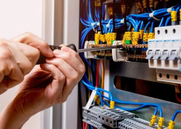وزارة الكهرباء تتعاون مع شركة سويدية لمواجهة سرقة التيار الكهربائي