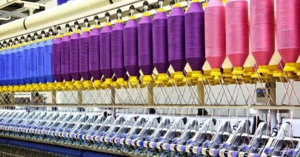 مصر تدعو الشركات الألمانية لتوطين تكنولوجيا ماكينات النسيج