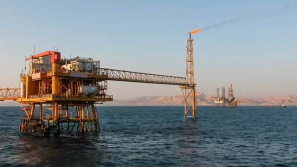 اتفاقية مصرية إماراتية لإنشاء منطقة لوجستية لتداول النفط في العلمين