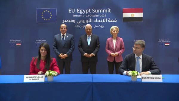مصر والاتحاد الأوروبي يوقعان مذكرة تفاهم لشريحة دعم ثانية بقيمة 4 مليارات يورو.. الحكومة ستعلن خلال أيام موعد قدوم بعثة صندوق النقد