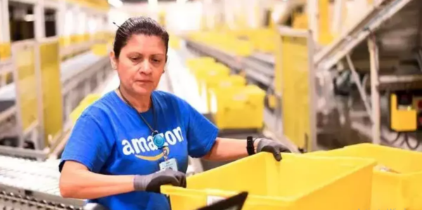 أمازون تستبدل آلاف الموظفين بالذكاء الاصطناعي