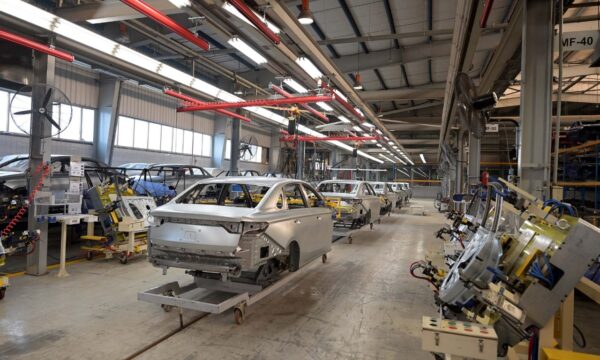 مصر تعتزم إنشاء مدينة متكاملة لإنتاج السيارات ومكوناتها بمدينة السادس من أكتوبر.. “طلعت مصطفى” تطلق مشروعًا جديدًا باستثمارات 788 مليون دولار خلف المتحف المصري الكبير