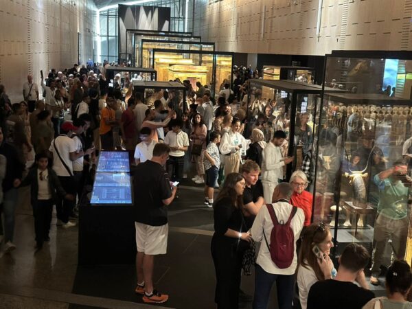 المتحف المصري الكبير يجذب 18 ألف زائر في يومه الأول