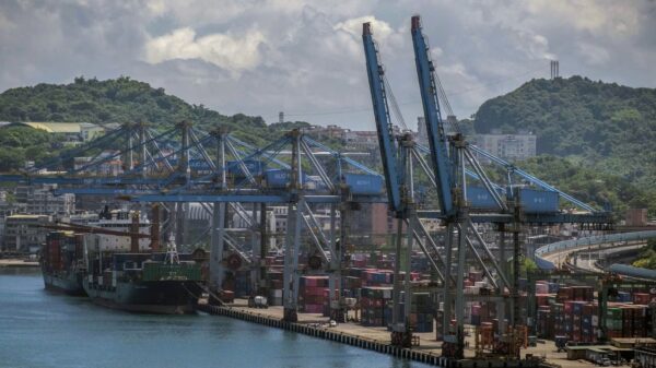 تايوان تسعى لخفض الرسوم الأمريكية على صادراتها إلى 15%