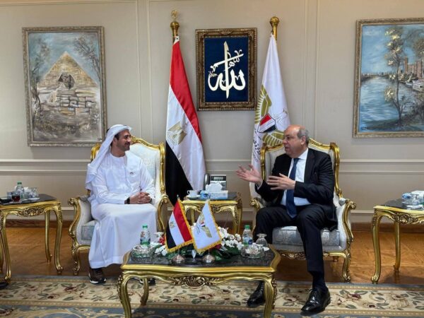 مصر تبحث الشراكة مع أبوظبي للطيران في تطوير خدمات القطاع