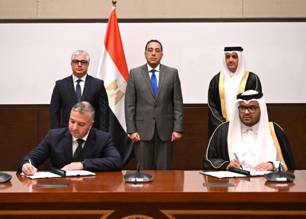 باستثمارات 200 مليون دولار.. مصر توقع عقد مشروع إنتاج وقود الطيران مع المانع القطرية