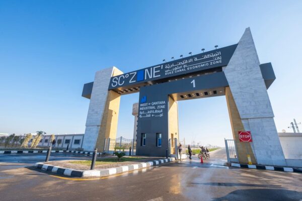 باستثمارات 11 مليون دولار.. “اقتصادية قناة السويس” توقع عقد مشروع جديد في “السخنة”