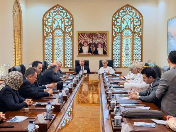 مصر وسلطنة عمان تدرسان تسيير خط ملاحي بين مينائي “السخنة” و”صلالة”