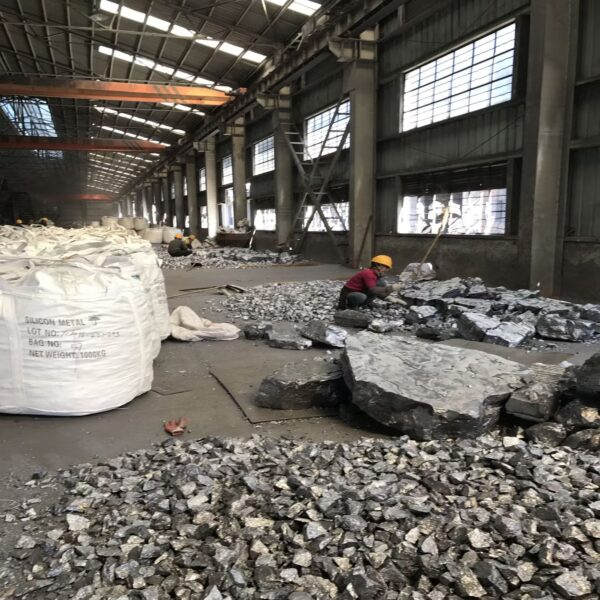 مصر توقع عقد تمويل بـ140 مليون دولار لمجمع السيليكون المعدني في العلمين الجديدة