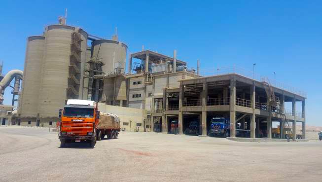 مصنع أسمنت النهضة بقنا