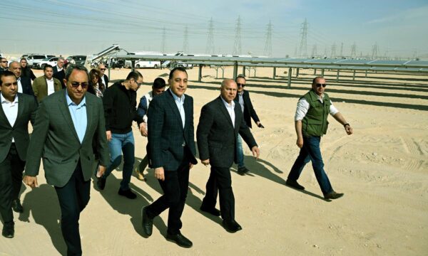 باستثمارات 600 مليون دولار.. مصر تدشن مشروع “أوبيليسك” للطاقة الشمسية