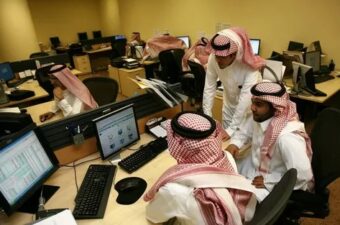 السعودية ترفع نسب التوطين في مهن التسويق والمبيعات إلى 60%