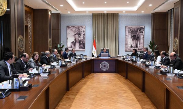 مصر تخطط لعرض فرص بقطاع البترول على بنوك استثمارية