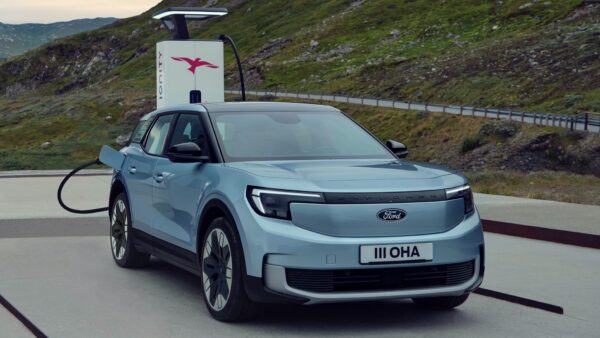 “فورد” تبحث تعزيز الشراكة مع شركات صينية في مجال السيارات الكهربائية