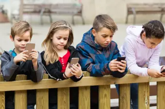 اليونان بصدد حظر وسائل التواصل الاجتماعي للأطفال دون 15 عامًا