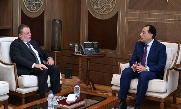 رئيس الوزراء ومحافظ البنك المركزي يناقشان ضبط أسعار السلع قبيل رمضان