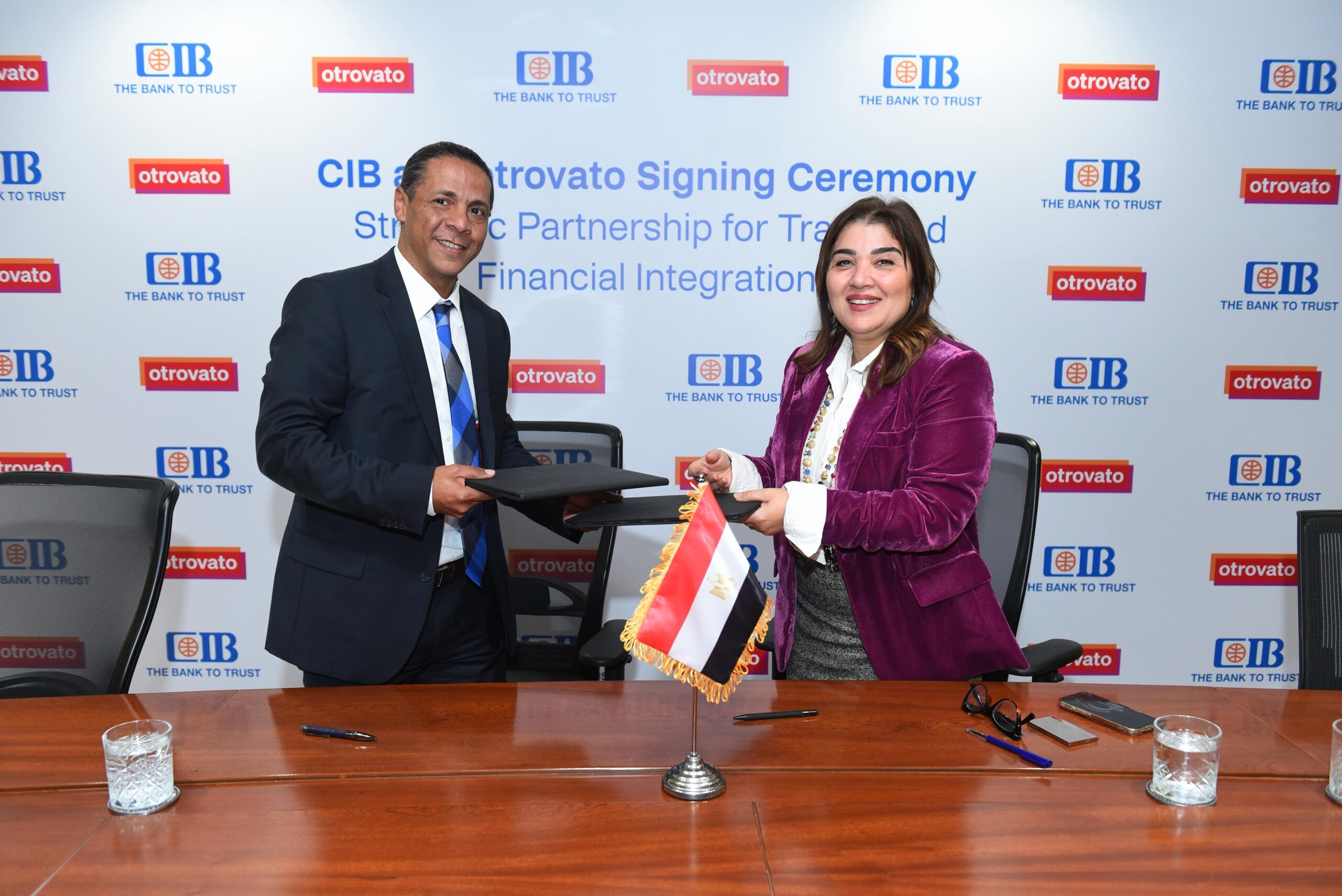 "البنك التجاري الدولي" يوقع مذكرة تفاهم مع "أوتروفاتو" لتمكين التجارة والحلول المالية في إفريقيا