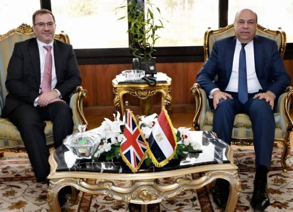 بريطانيا تتطلع لمشاركة شركاتها في تطوير المطارات المصرية 