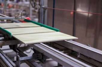 وزير الصناعة يوجه بمعالجة ملف مديونيات الغاز المستحقة على شركات السيراميك