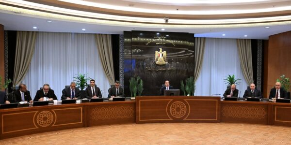 مصر تشكل مجموعة وزارية لمتابعة احتياجات وحركة الأسواق