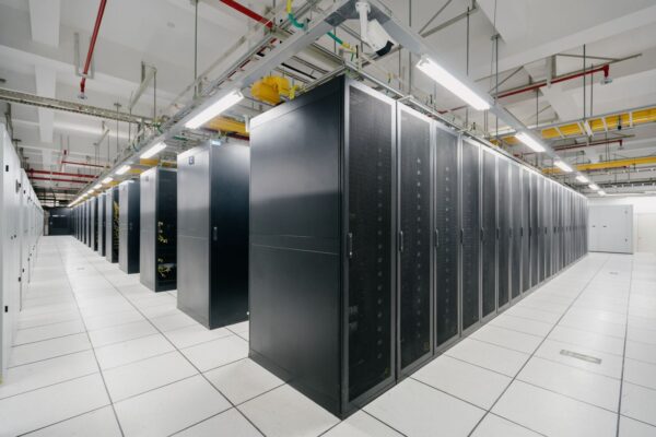 مصر: إصدار ثانٍ لوثيقة ملكية الدولة.. عرض ملياري لإنشاء مركز بيانات في سيناء.. أعلى وتيرة تخارج أجنبي منذ بداية الأسبوع