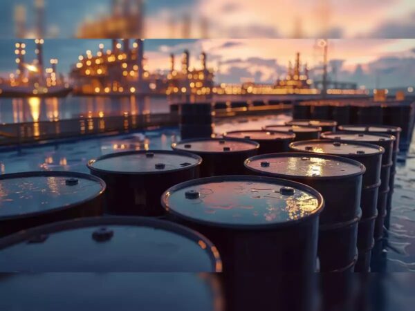 خام برنت يتجاوز 100 دولار مجددا وسط استمرار تداعيات حرب إيران