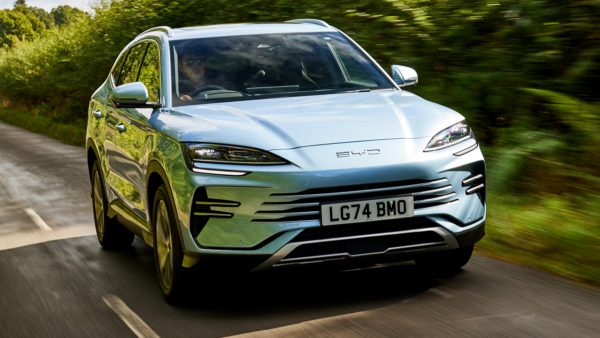 هل تنتعش مبيعات السيارات الكهربائية مع صدمة أسعار النفط بسبب حرب إيران؟