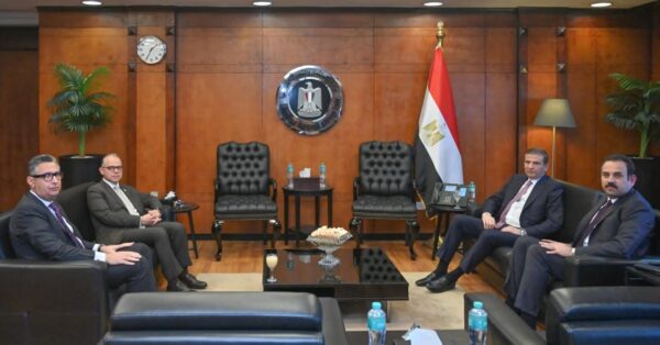 مصر تدرس تنظيم تداول السكر والقطن والبليت في بورصة السلع