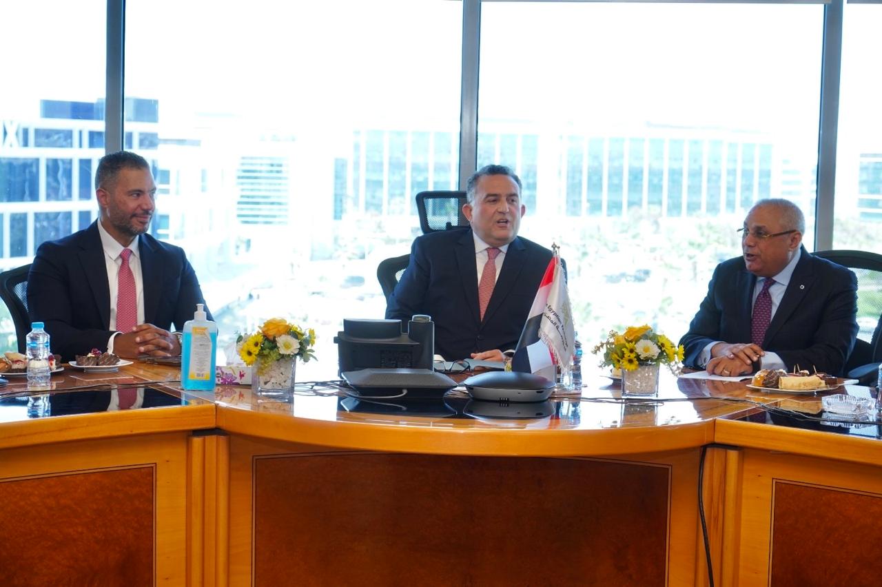 رئيس البورصة الجديد يعقد اجتماعًا لبحث قيد 6 شركات حكومية