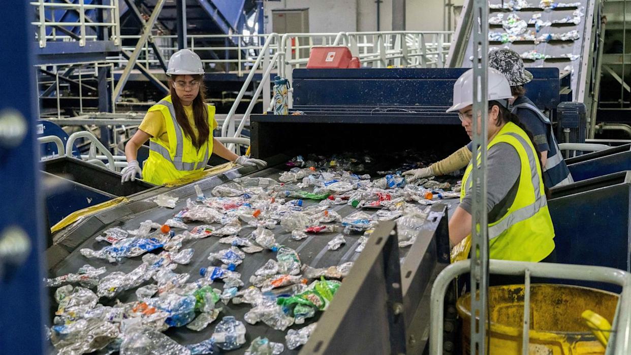 إعادة تدوير البلاستيك