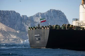 6 ناقلات إيرانية تعود أدراجها تحت ضغط الحصار الأمريكي