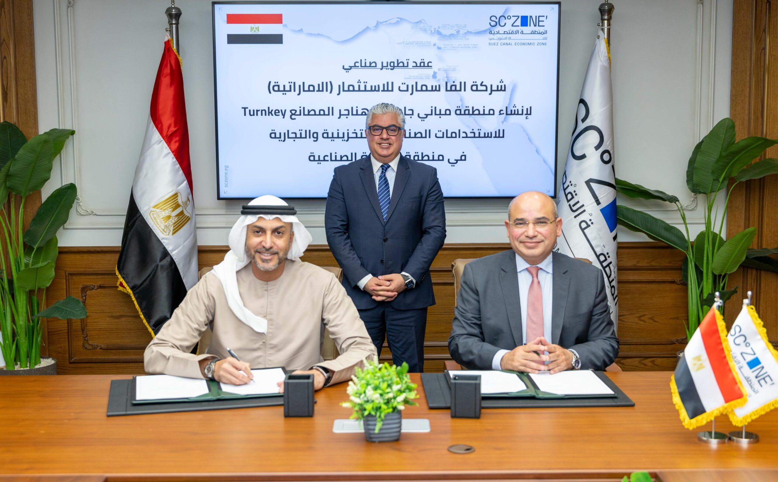 باستثمارات 100 مليون دولار.. شركة إماراتية توقع عقدا لتطوير مجمع للمصانع الجاهزة في السخنة