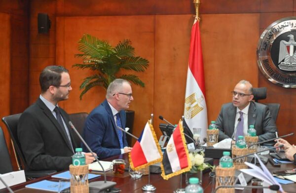 مصر تسعى لتقديم تسهيلات لجذب صناديق الاستثمار والمعاشات التشيكية