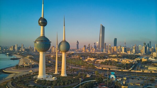 الكويت تجدد وديعتها لدى مصر.. القاهرة تصدر سندات “الساموراي” مايو الجاري.. “هيرميس” مديرًا لطرح “مصر لتأمينات الحياة”