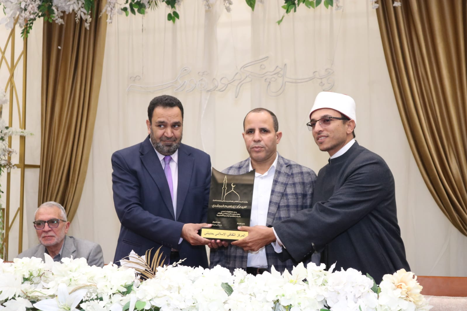 تحت إشراف وزارة الأوقاف.. تخريج دفعة 2025 من المركز الثقافي الإسلامي بالمسجد الجامع بمدينتي - Economy Plus
