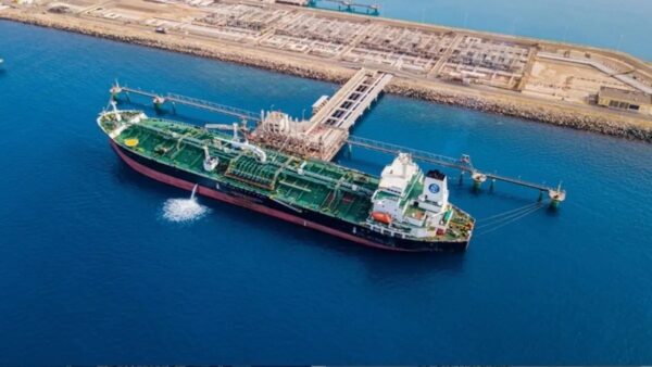 السعودية تخطط لرفع طاقة تصدير النفط عبر ميناء ينبع 