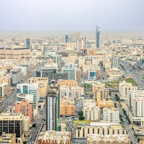 السعودية تشدد ضبط سوق العقارات بفرض رسوم على المباني الشاغرة