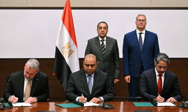 مصر تتعاون مع “إكسون موبيل” و”قطر للطاقة” لربط مجمعات إسالة الغاز بقبرص