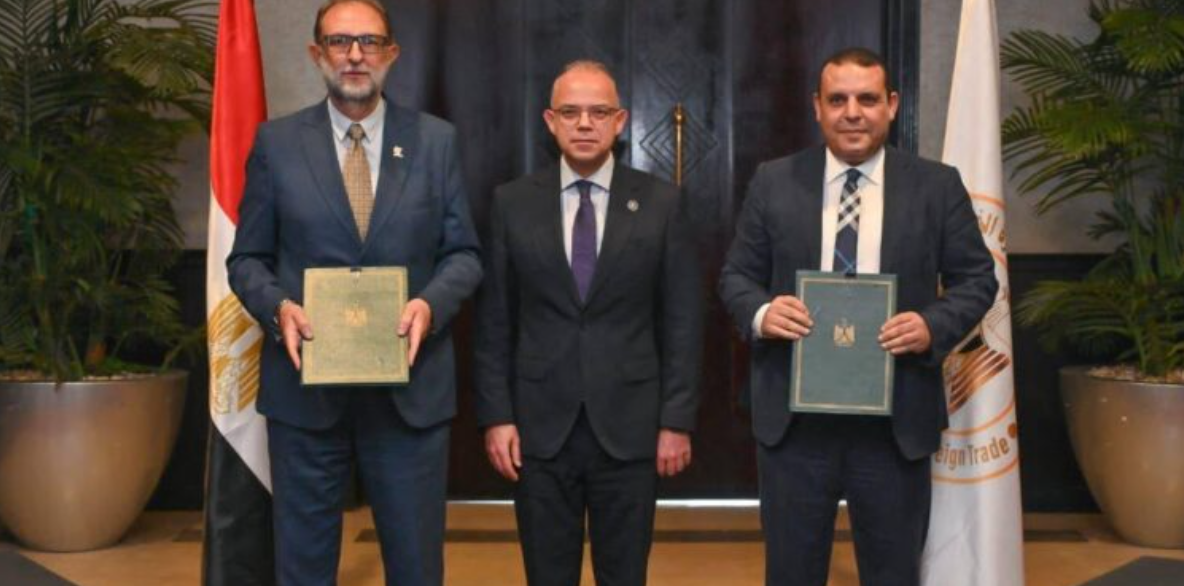 لتعزيز تنافسية الصادرات.. "سلامة الغذاء" توقع بروتوكول تعاون مع "التمثيل التجاري"