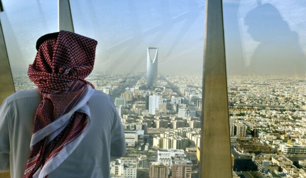 مكاسب قوية لأسهم العقارات السعودية بعد إقرار لائحة نظام تملك الأجانب