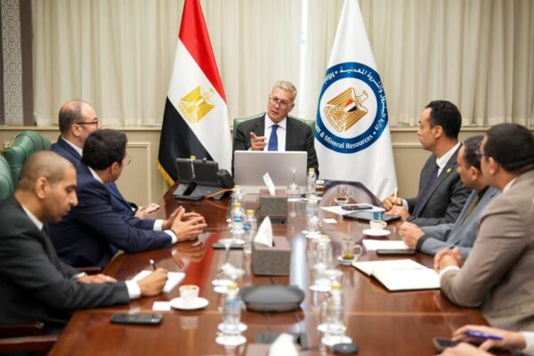 مصر تبحث مع شركة عالمية توظيف الذكاء الاصطناعي في استكشاف البترول