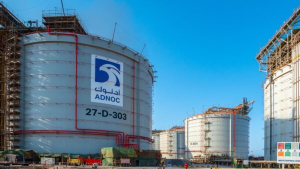 “أدنوك” الإماراتية توقع اتفاقية مع “إنبكس” اليابانية لتوريد الغاز المسال لمدة 15 عاما