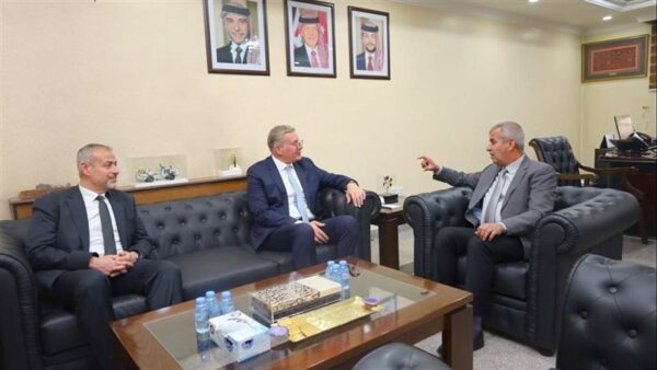 الأردن يعتزم التعاقد مع شركتين مصريتين لتنفيذ مشروعين لتوصيل الغاز