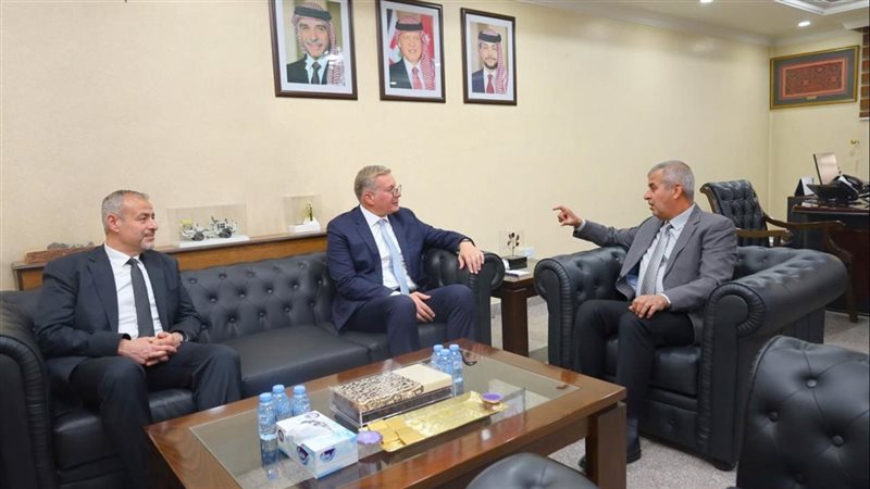 الأردن يعتزم التعاقد مع شركتين مصريتين لتنفيذ مشروعين لتوصيل الغاز