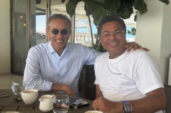 خالد أبو بكر يلتقي رجل الأعمال الإماراتي محمد العبار