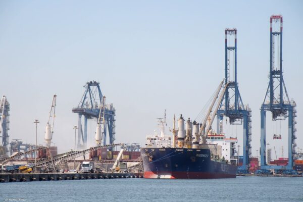 بالأرقام.. ميناء دمياط يواصل عمليات التشغيل بعد هجوم الطائرة المسّيرة